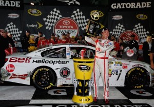 Kevin_Harvick_Post_NSCS_Victory_Lane_Richmond_042713_2