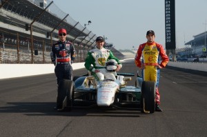 Startreihe 1 mit Marco Andretti, Ed Carpenter und Carlos Munoz (C) Jim Haines/IndyCar Media