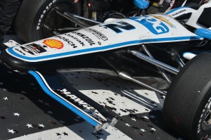 Montoyas Frontflügel nach dem Rennen (c) Chris Owens/IndyCar Media