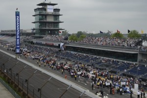 Boxengasse zu Beginn der Qualifikation (c) Jim Haines/IndyCar Media