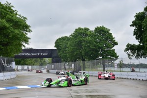 Sebastien Bourdais vor Juan Pablo Montoya (c) Chris Owens/IndyCar Media