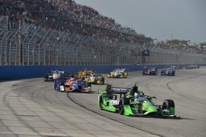 Sebastien Bourdais noch mitten im Feld (c) Chris Owens/IndyCar Media
