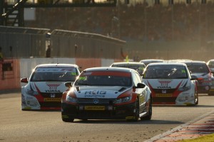 Jason-Plato-heads-the-chasing-pack-behind-Shedden-