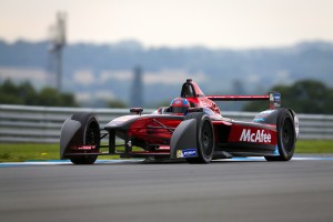 FIA Formula E Championship 2015/16.<br /> Pre-season Testing Session Five.<br /> Loic Duval (FRA), Dragon Racing - Venturi VM200-FE-01<br /> Donington Park Racecourse, Derby, England.<br /> Monday 24 August 2015<br /> Photo: Adam Warner / LAT / FE<br /> ref: Digital Image _L5R2214 FIA Formula E Championship 2015/16. Pre-season Testing Session Five. Loic Duval (FRA), Dragon Racing - Venturi VM200-FE-01 Donington Park Racecourse, Derby, England. Monday 24 August 2015 Photo: Adam Warner / LAT / FE ref: Digital Image _L5R2214