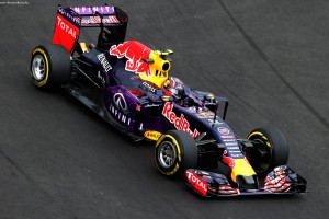 F1_Race_Mexico_2015_09