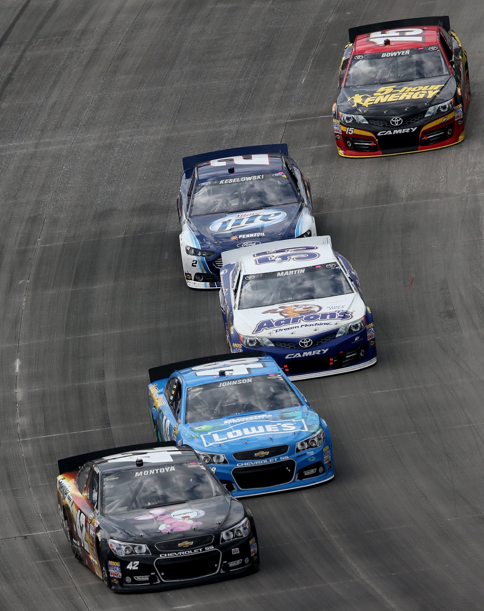Jimmie-Johnson-restart-NASCAR-Juan-Pablo-Montoya-NASCAR-Fed-Ex-Autism-Speaks-400