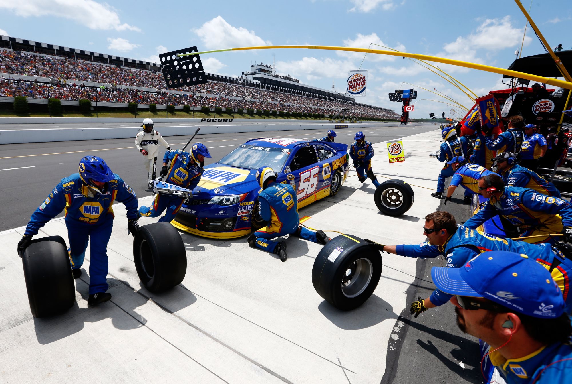 Martin_Truex_Jr_Pit_Stop_Pocono_060913_1