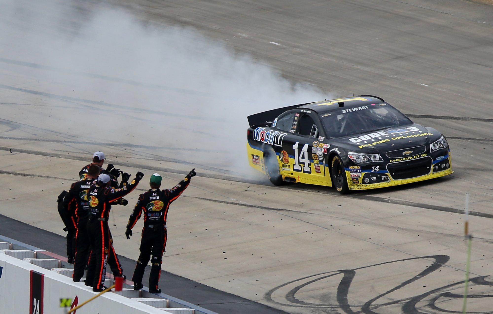 Tony_Stewart_Burnout_NSCS_Dover_060213
