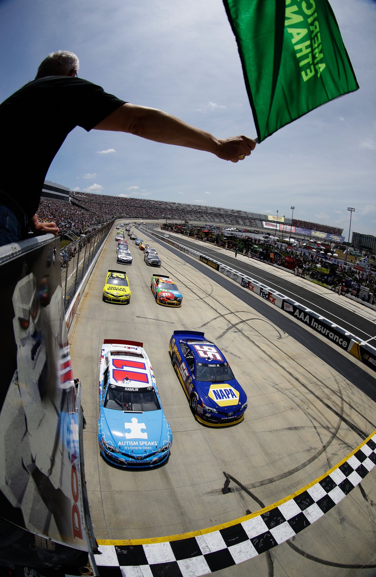 denny_hamlin_green_flag_dover_nscs_060213