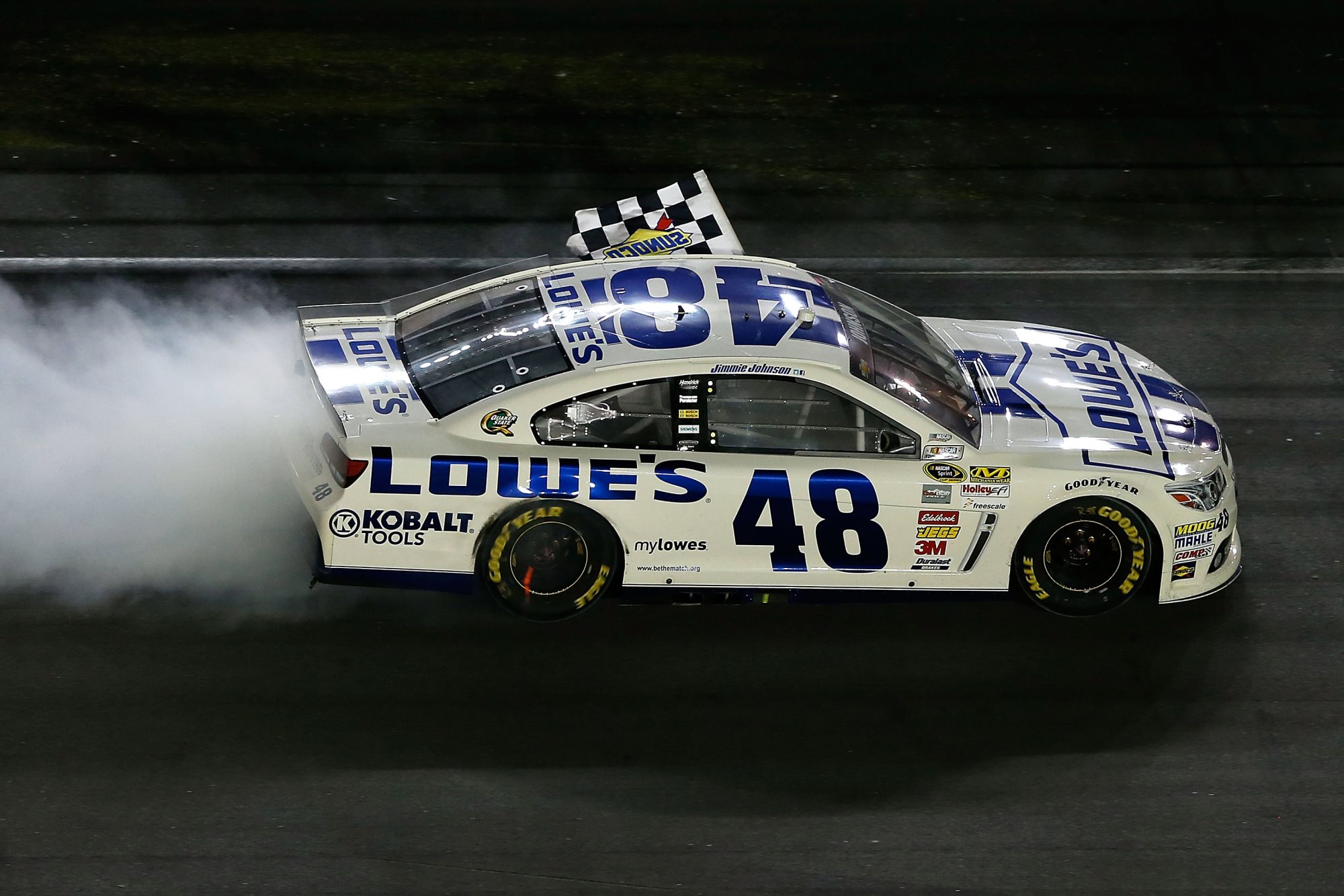 Jimmie_Johnson_070613_Burnout_Daytona