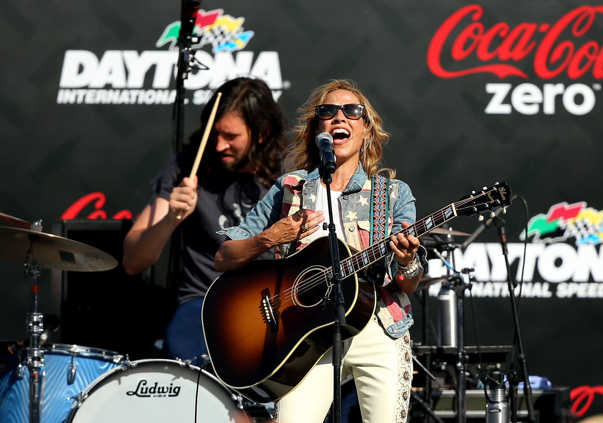 Sheryl_Crow_Daytona_Coke_Zero_400_070613