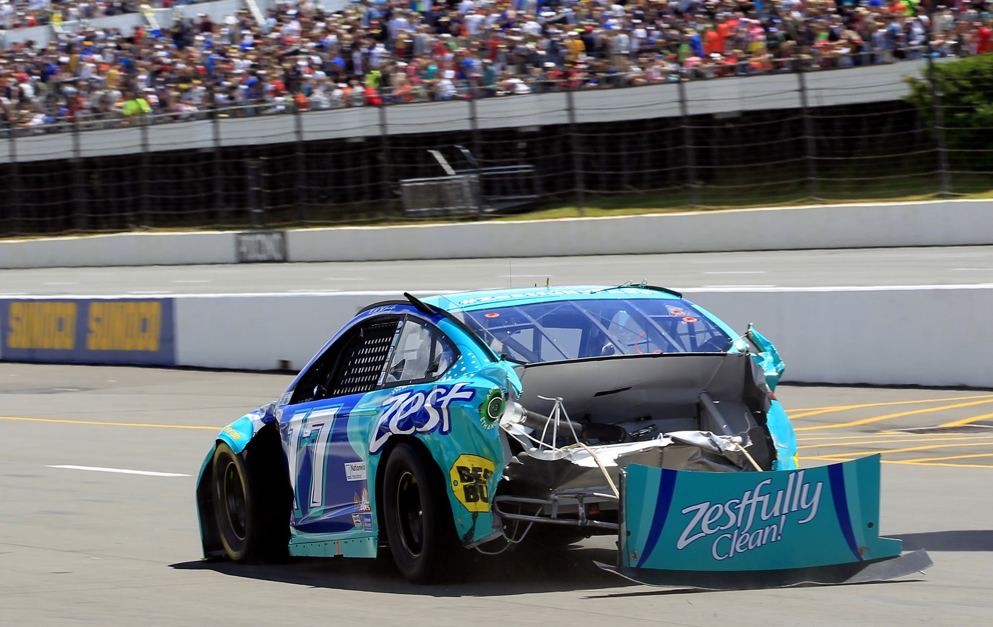 Ricky-Stenhouse-Jr-Crash-NASCAR-Sprint-Cup-Series-Pocono-GoBowling400
