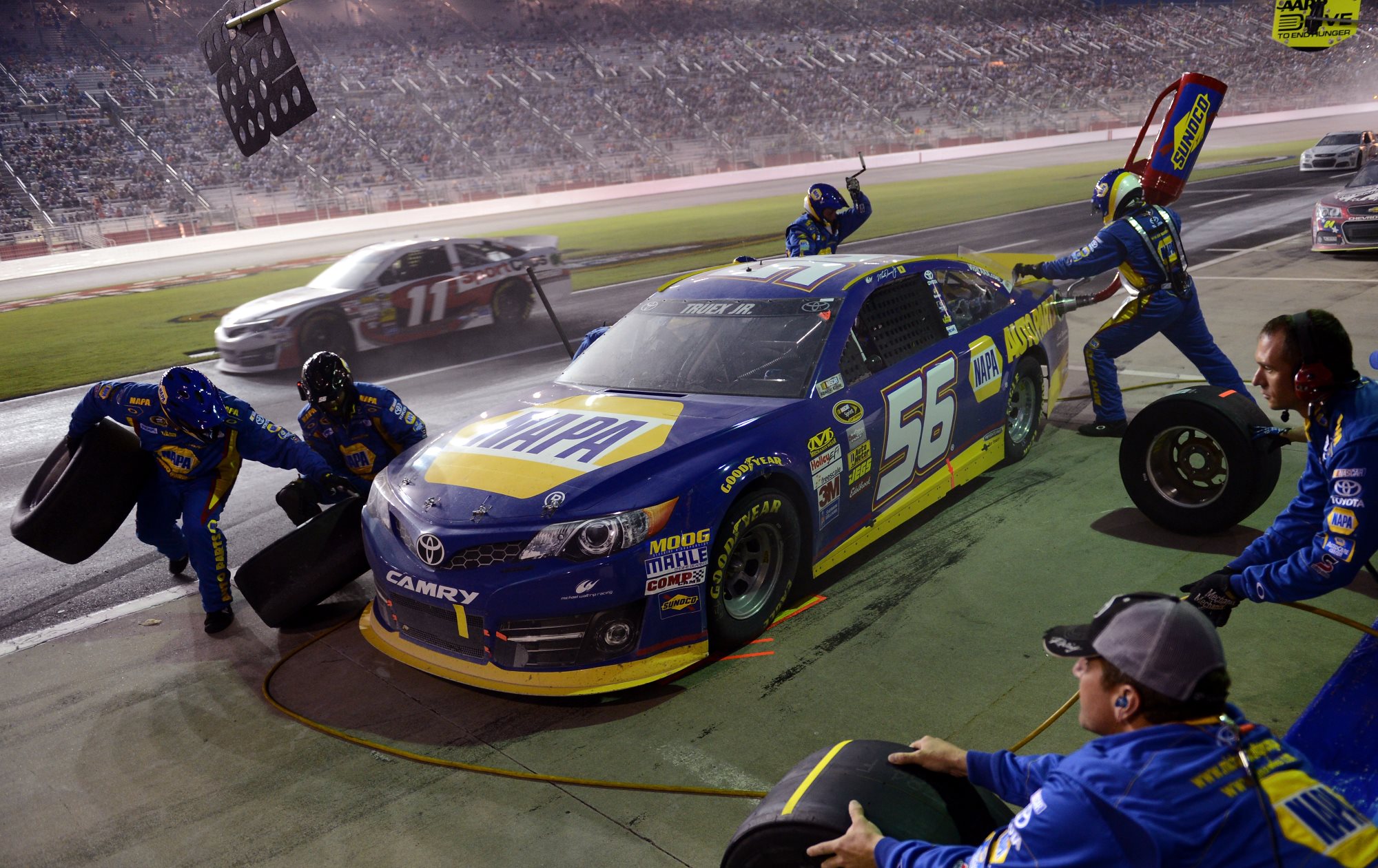 NASCAR_NSCS_Pit_Stop_ATL_Martin_Truex_9113