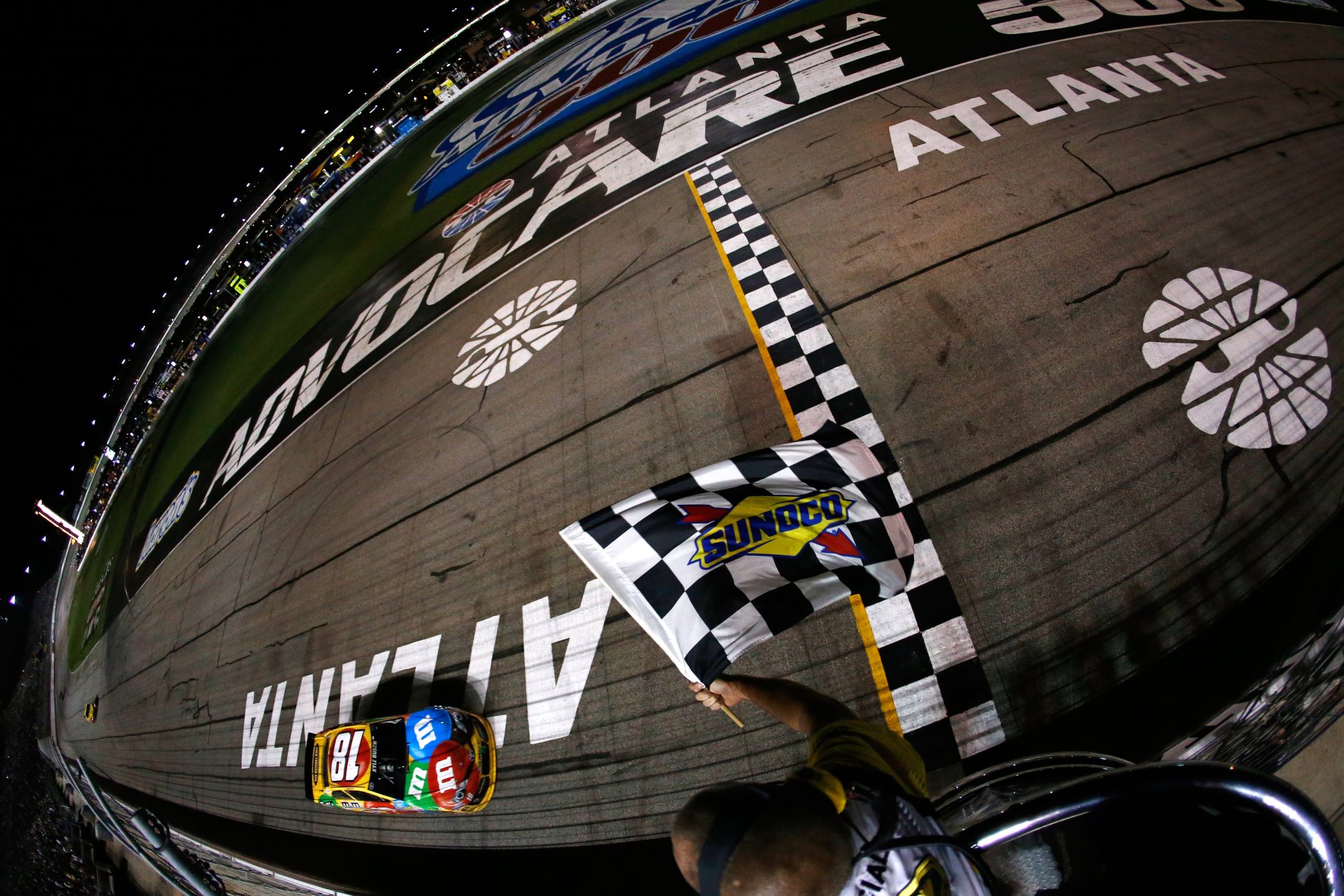 NASCAR_NSCS_Victory_Kyle_Busch_ATL_9113
