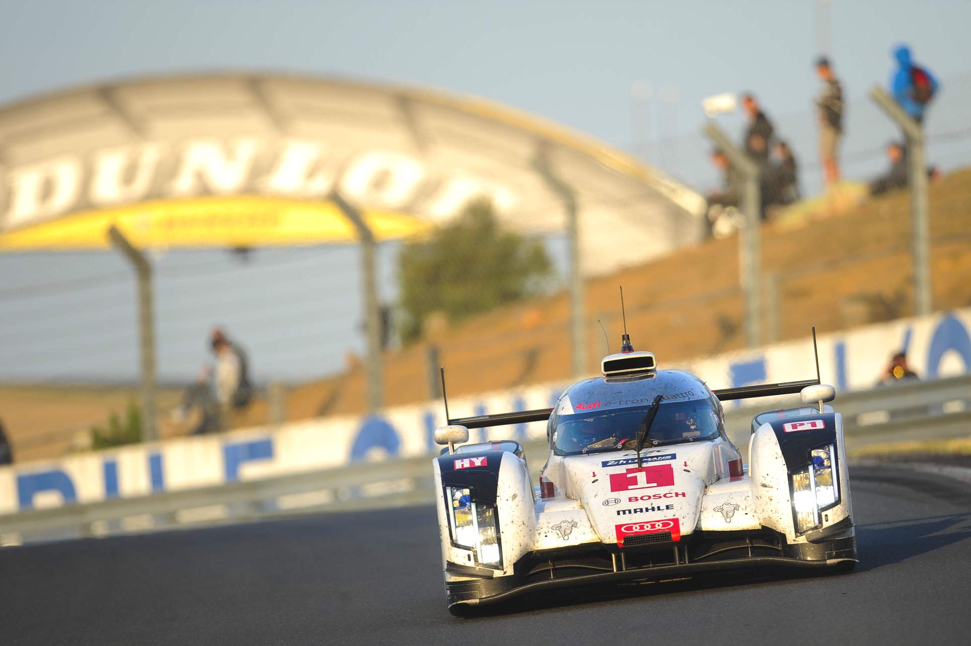2014-24-Heures-du-Mans-1-AUDI-SPORT-TEAM-JOEST-(DEU)-AUDI-R18-E-TRON-QUATTRO-ACA-1424H–D316404