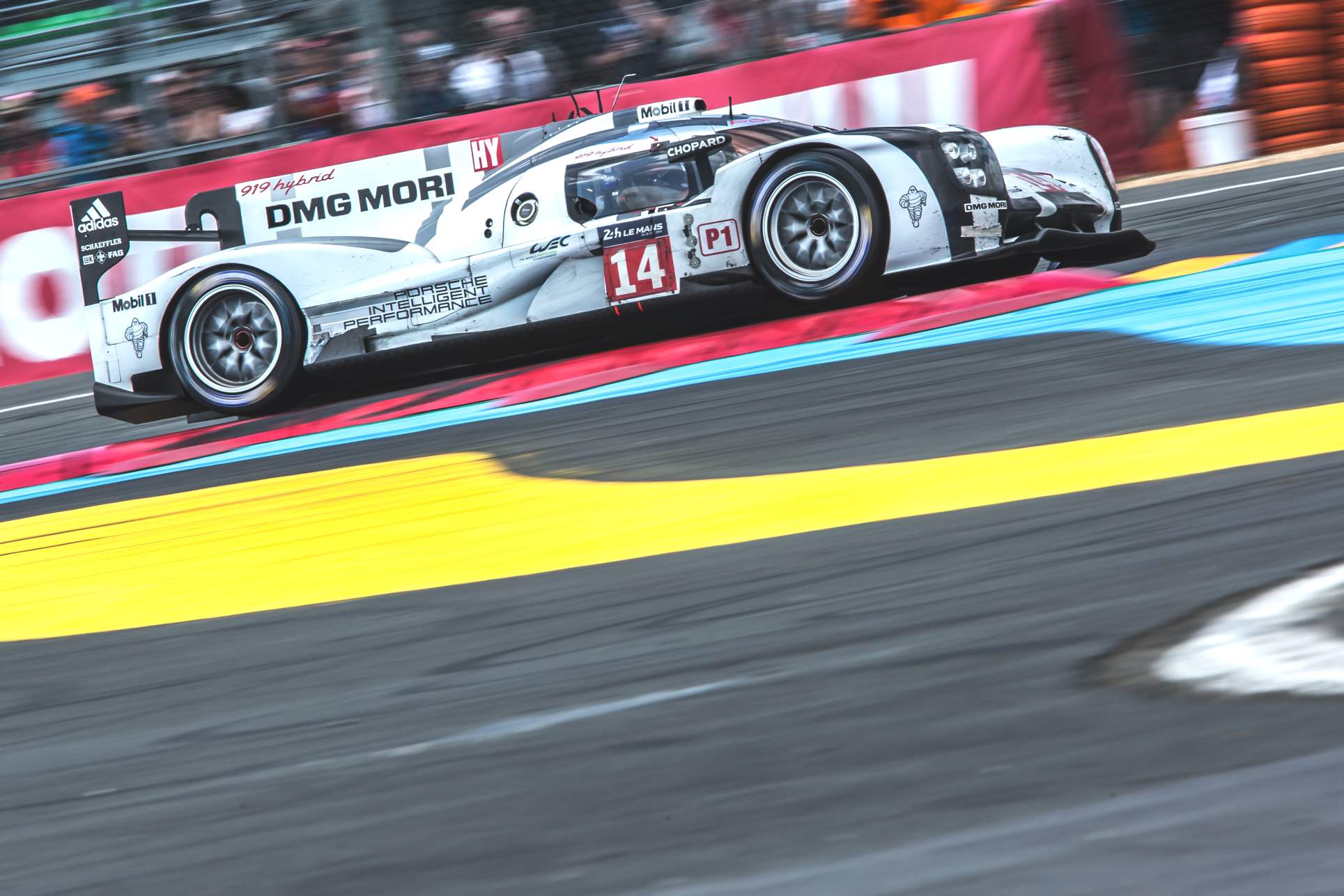 2014-24-Heures-du-Mans-24-GT3-8849