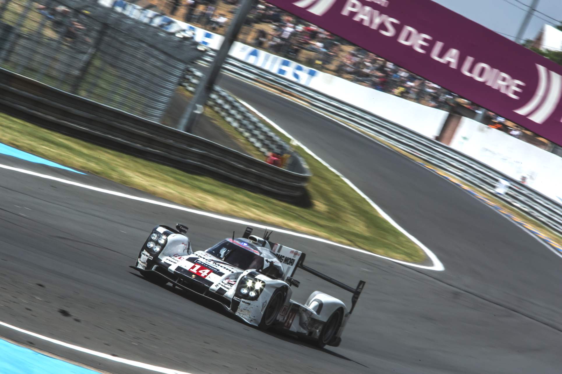 2014-24-Heures-du-Mans-24-GT3-9017