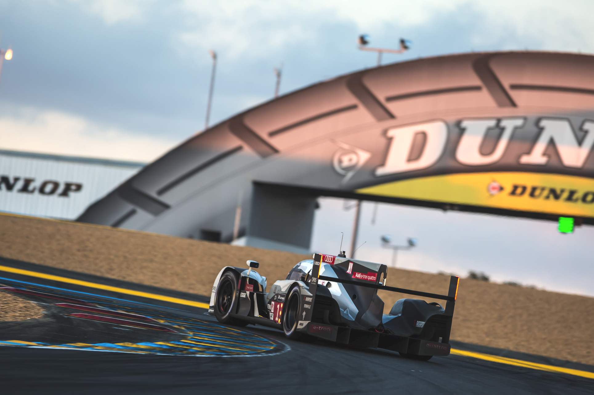 2014-24-Heures-du-Mans-24-gt3-7741