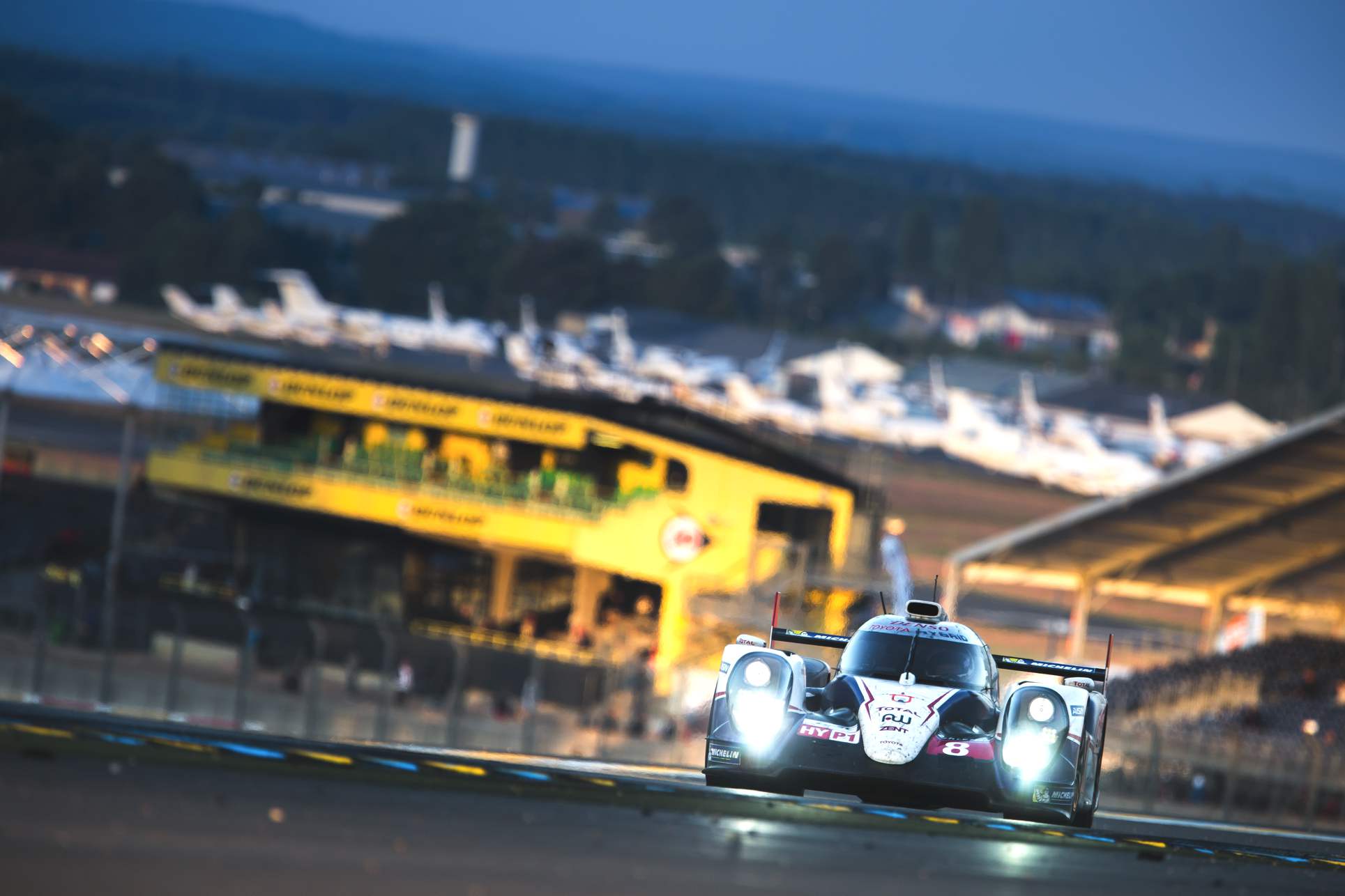 2014-24-Heures-du-Mans-24-gt3-8637