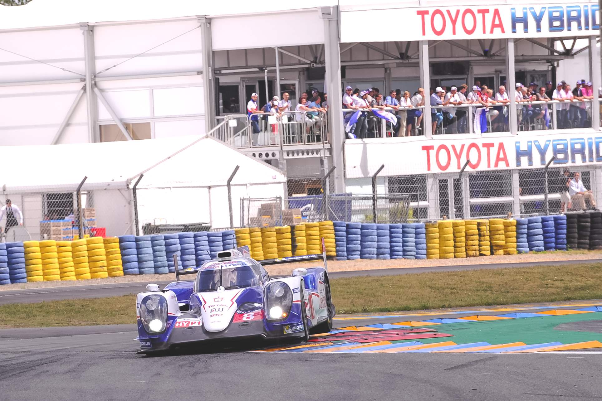 2014-24-Heures-du-Mans-8-TOYOTA-RACING-(JPN)-TOYOTA-TS-040-HYBRID-JPB-1424A-JPB-5381