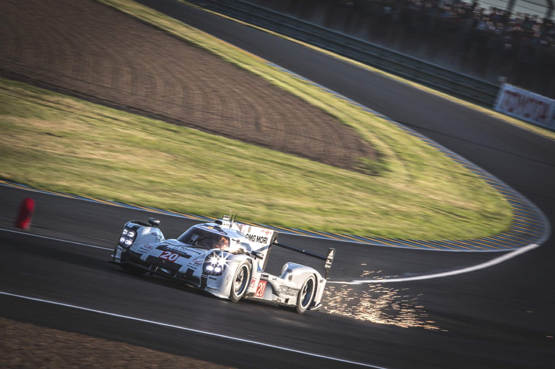 2014-24-Heures-du-Mans-24-gt3-1758
