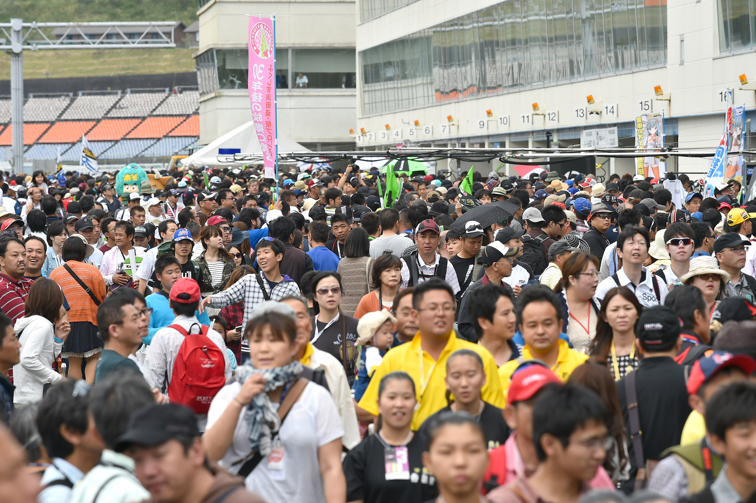 Super Formula Autopolis 2014 Pitwalk