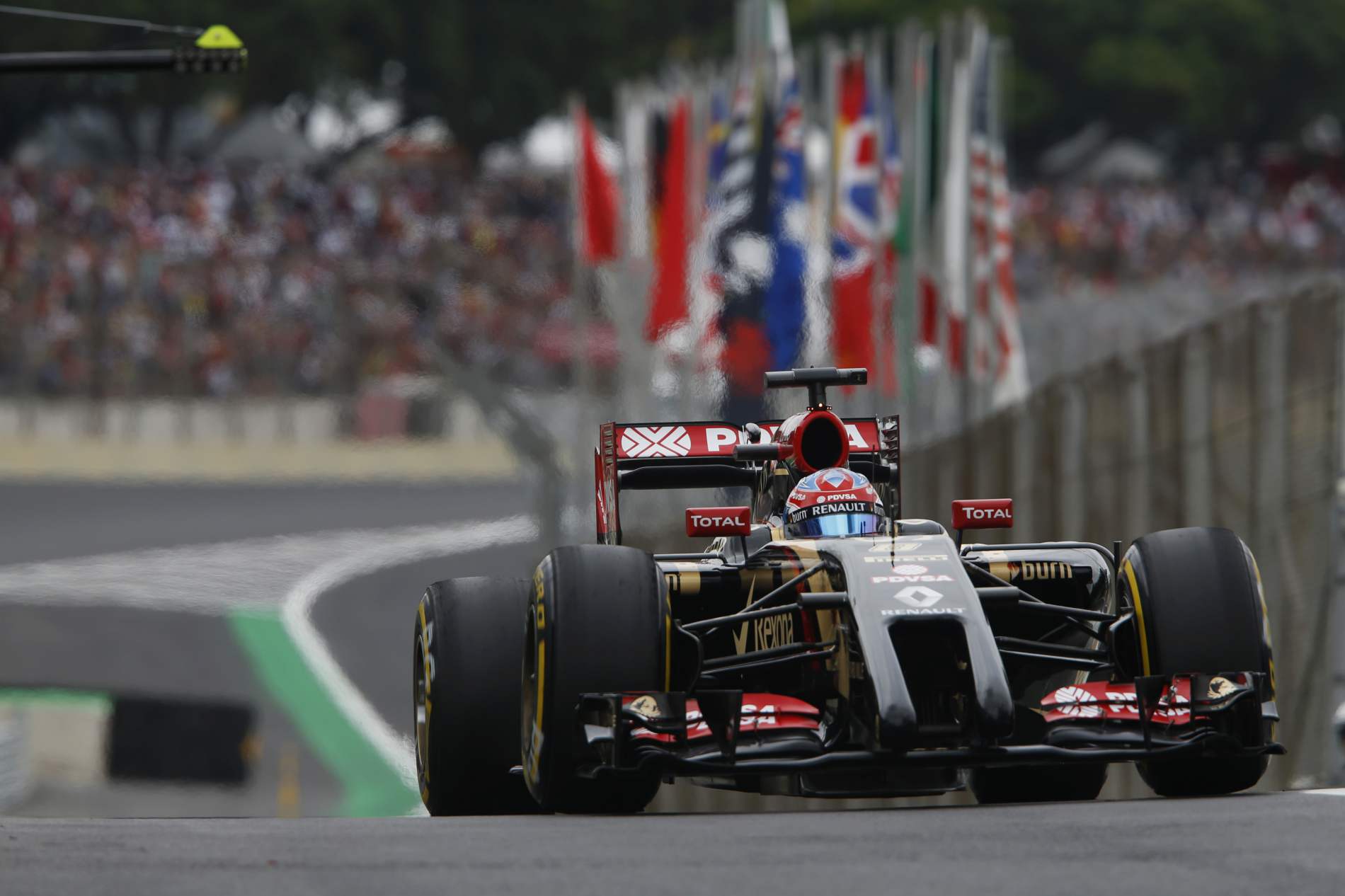 Interlagos, Sao Paulo, Brazil.Saturday 8 November 2014.Romain Grosjean, Lotus E22 Renault.World Copyright: Charles Coates/Lotus F1.ref: Digital Image _J5R4141