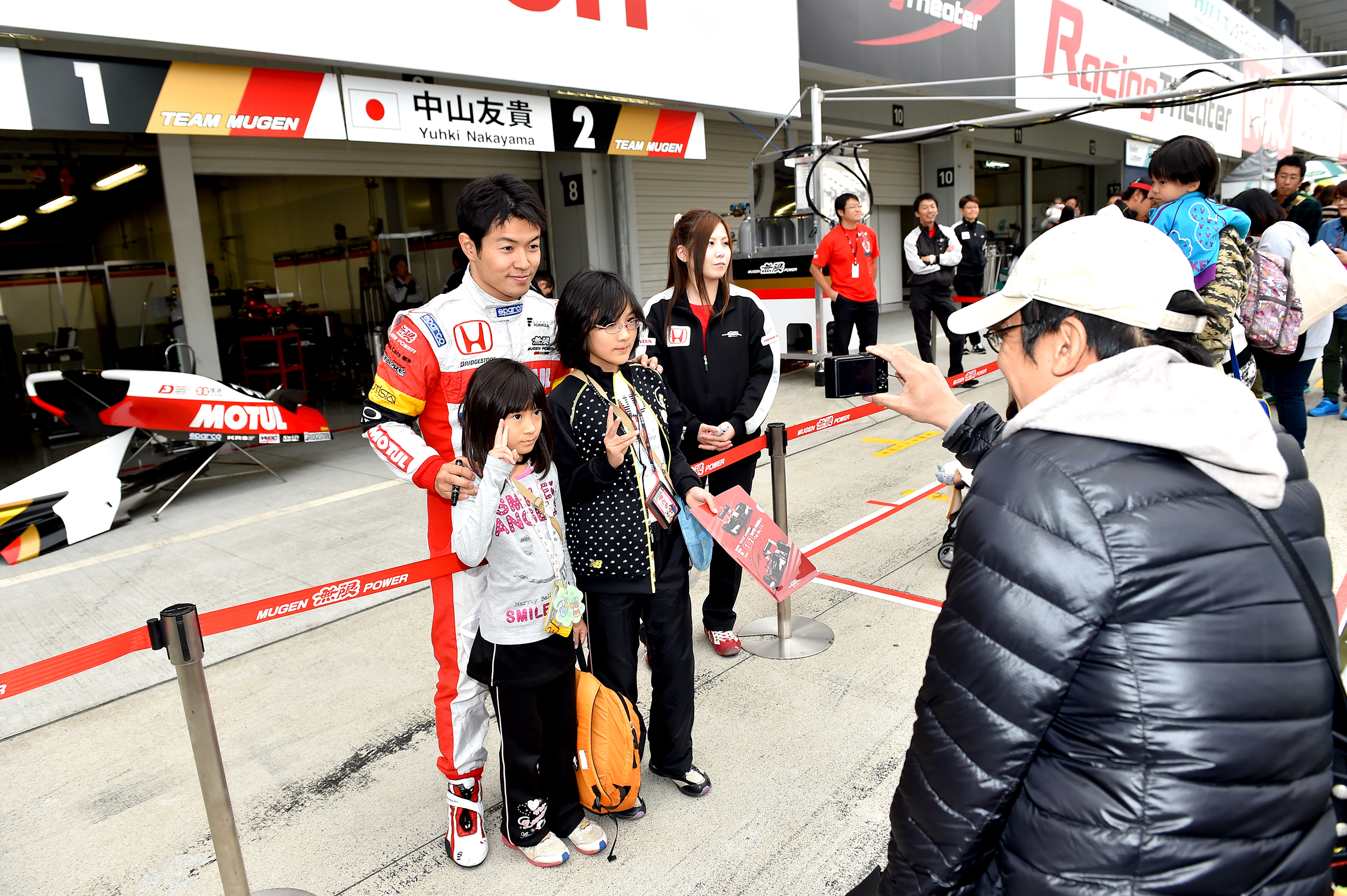 Super Formula Suzuka 2014 Yuhki Nakayama Kids Walk