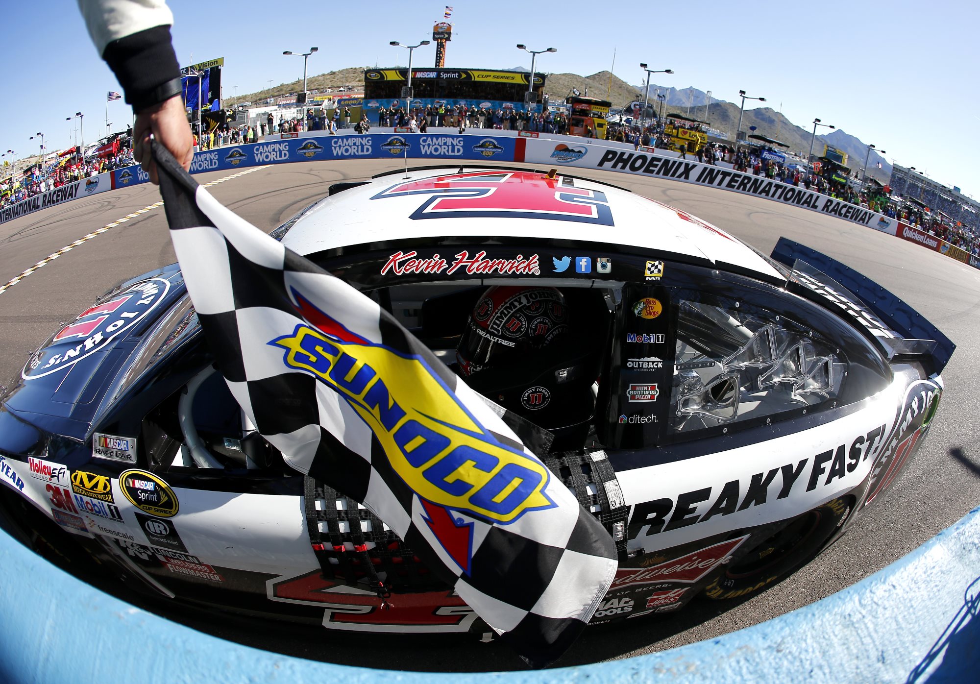 Phoenix_NSCS_Harvick_Celebration_031515