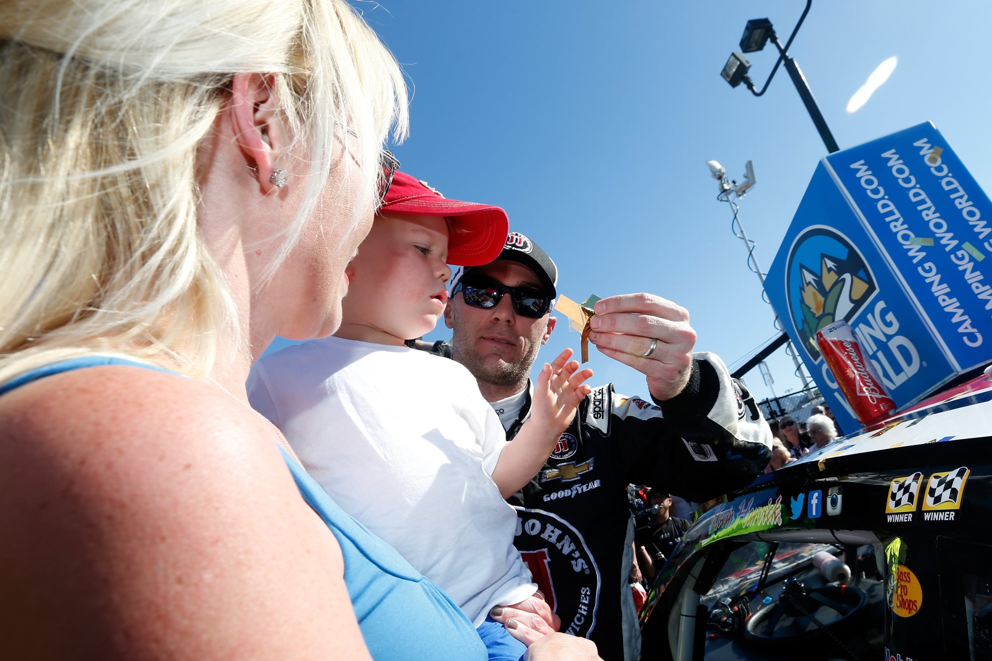 Phoenix_NSCS_Harvick_WinnerSticker_031515