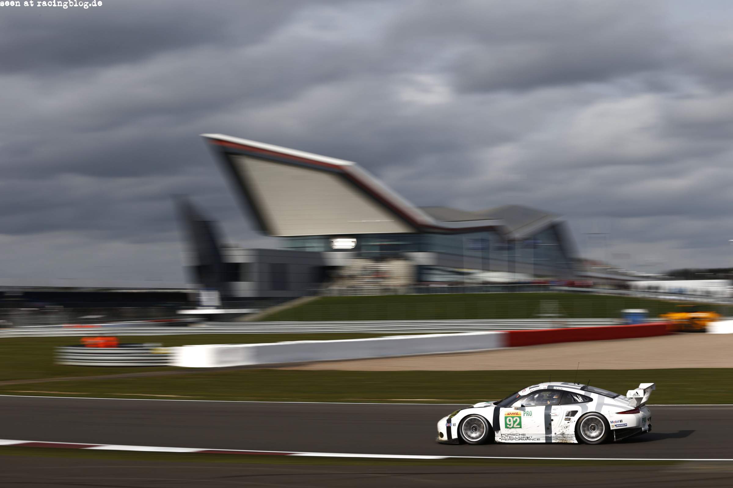 Porsche 911 RSR (92), Porsche Team Manthey: Patrick Pilet, Frederic Makowiecki FIA WEC Silverstone 2015