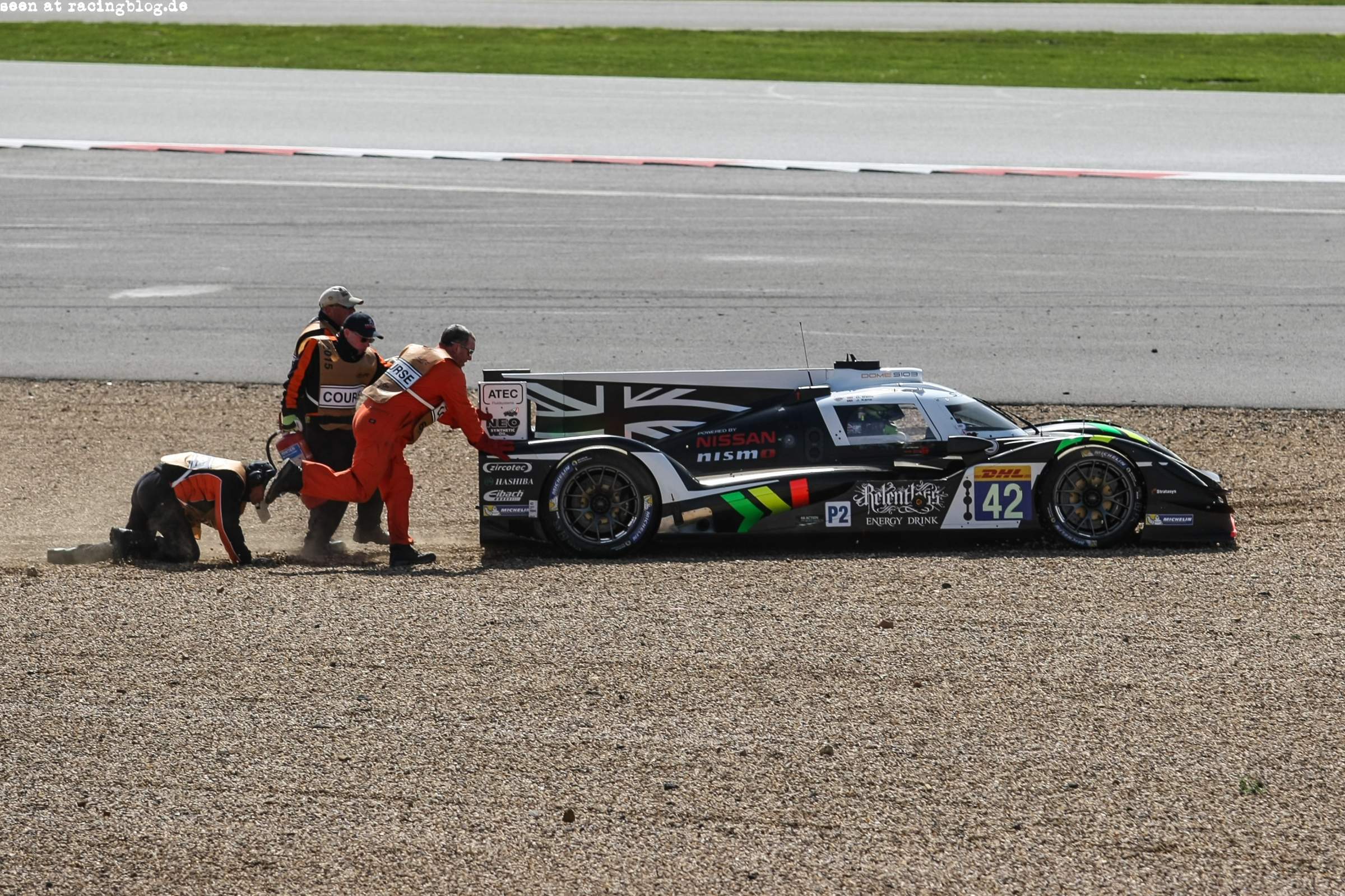 Car #42 / STRAKKA RACING (GBR) / Dome S103 – Nissan / Nick Leventis (GBR) / Danny Watts (GBR) / Jonny Kane (GBR), crash – FIA WEC 6 hours of Silverstone at Northamptonshire – Towcester – United Kingdom FIA WEC Silverstone 2015