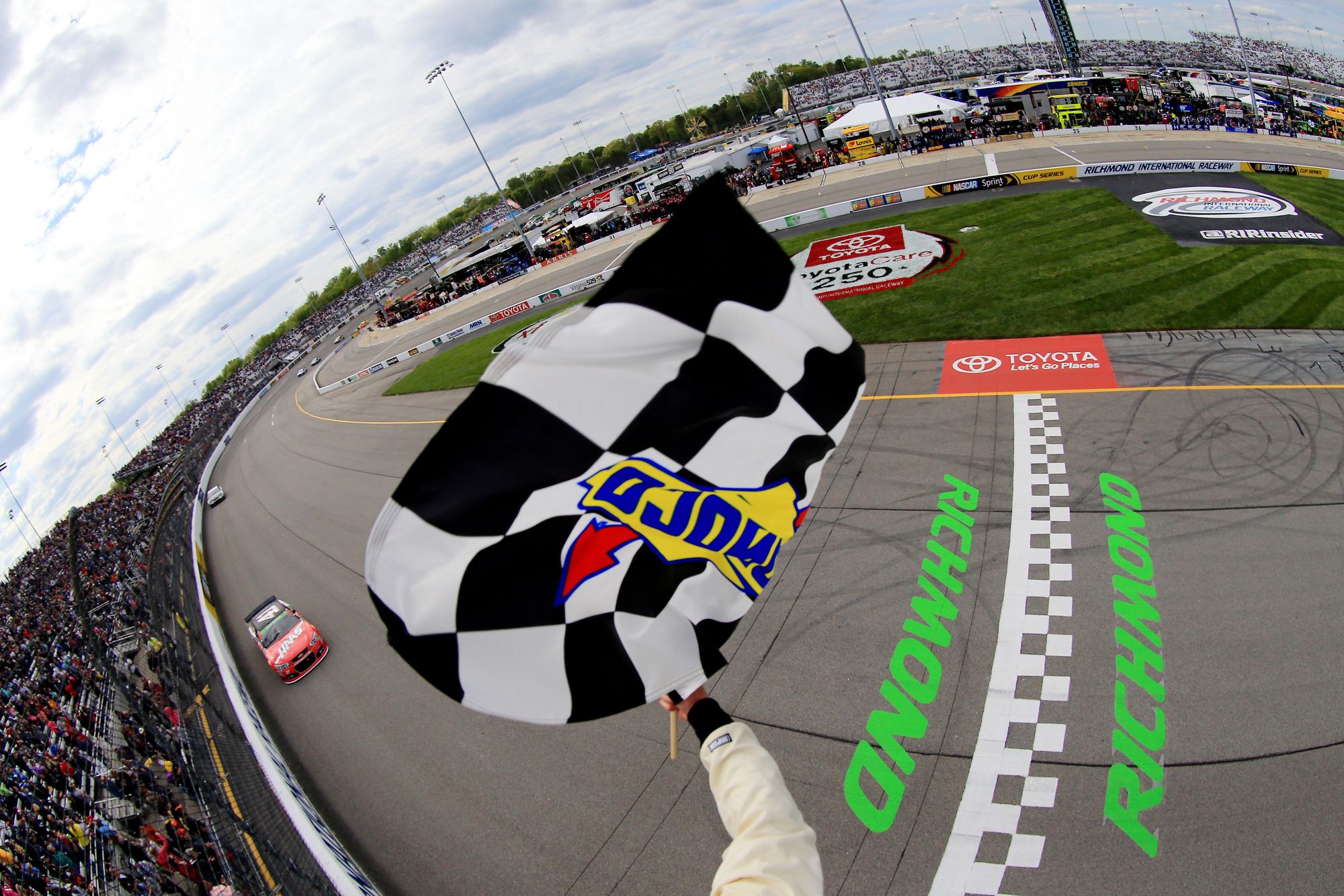 NASCAR_RIR_NSCS_42615_KuBusch_Checkered