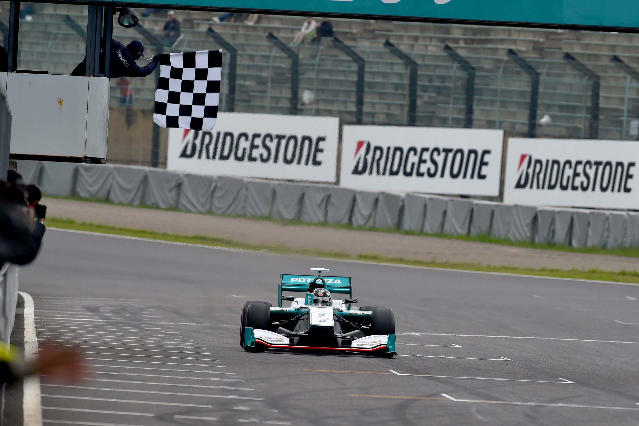 Super Formula Suzuka 2015 Andre Lotterer Finish