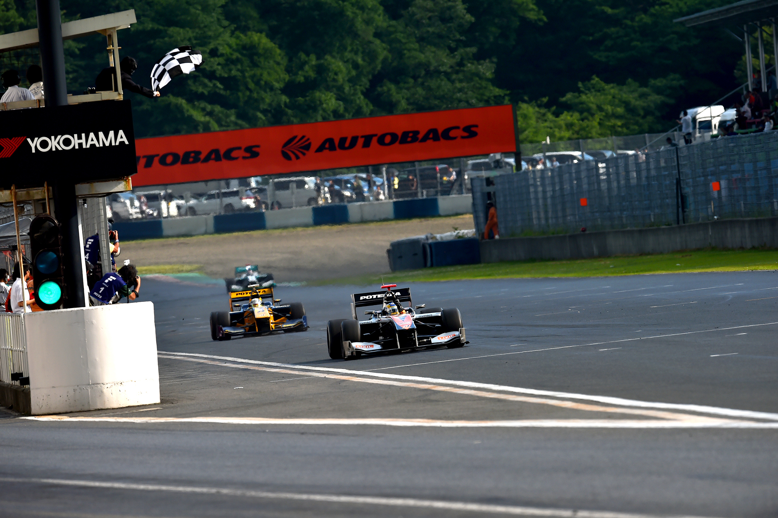 Super Formula Okayama 2015 Hiroaki Ishiura Finish