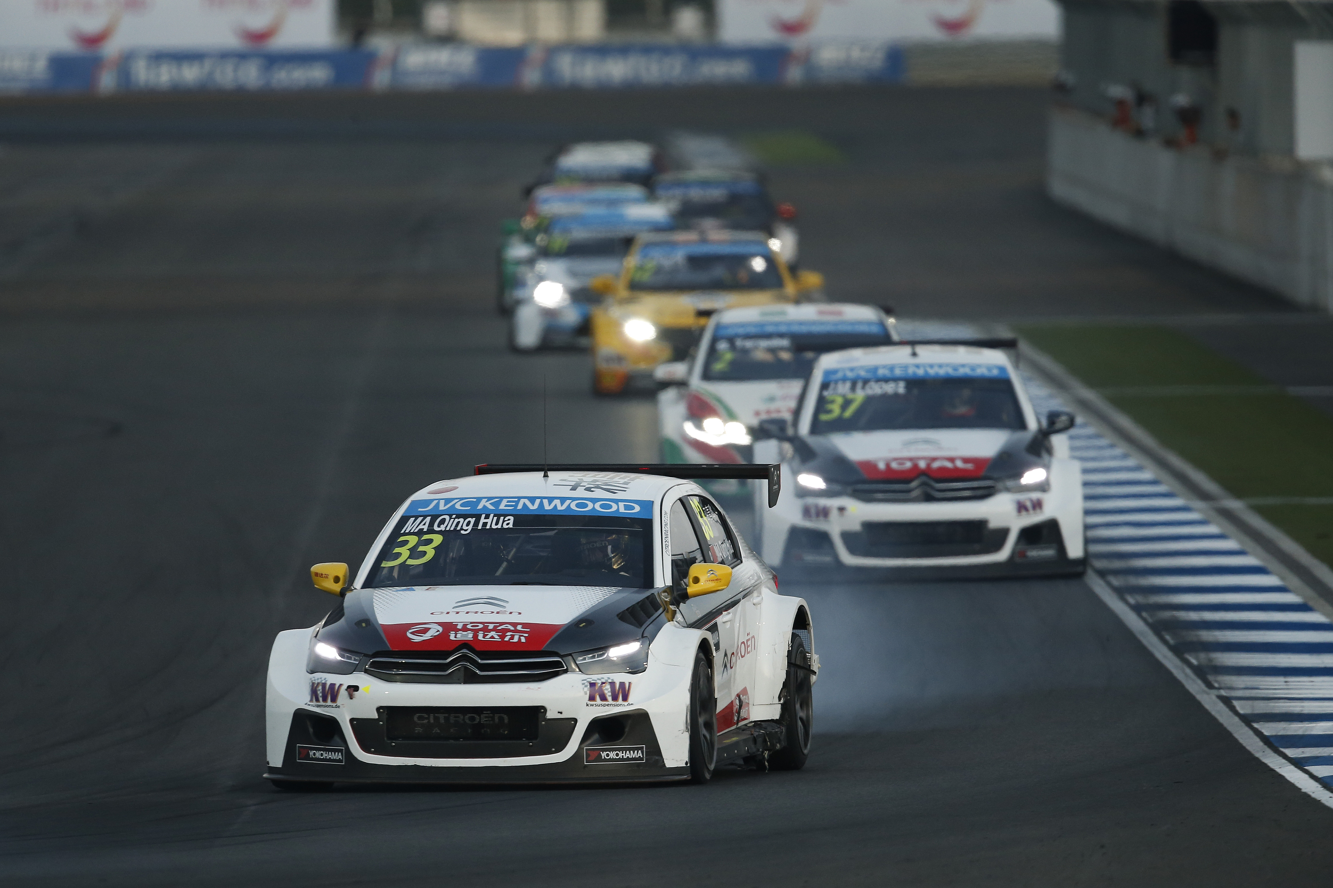 AUTO – WTCC BURIRAM 2015