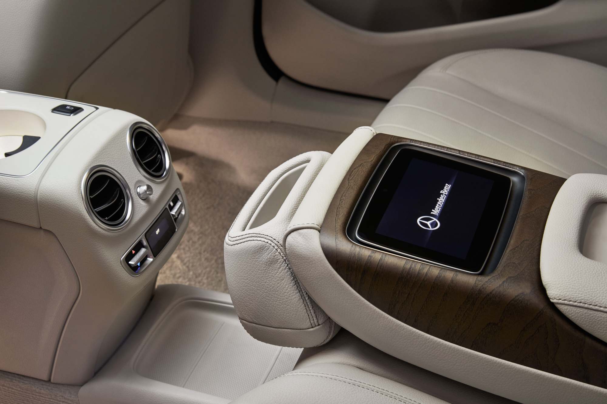 Langversion der neuen E-Klasse Limousine, InterieurLong-wheelb