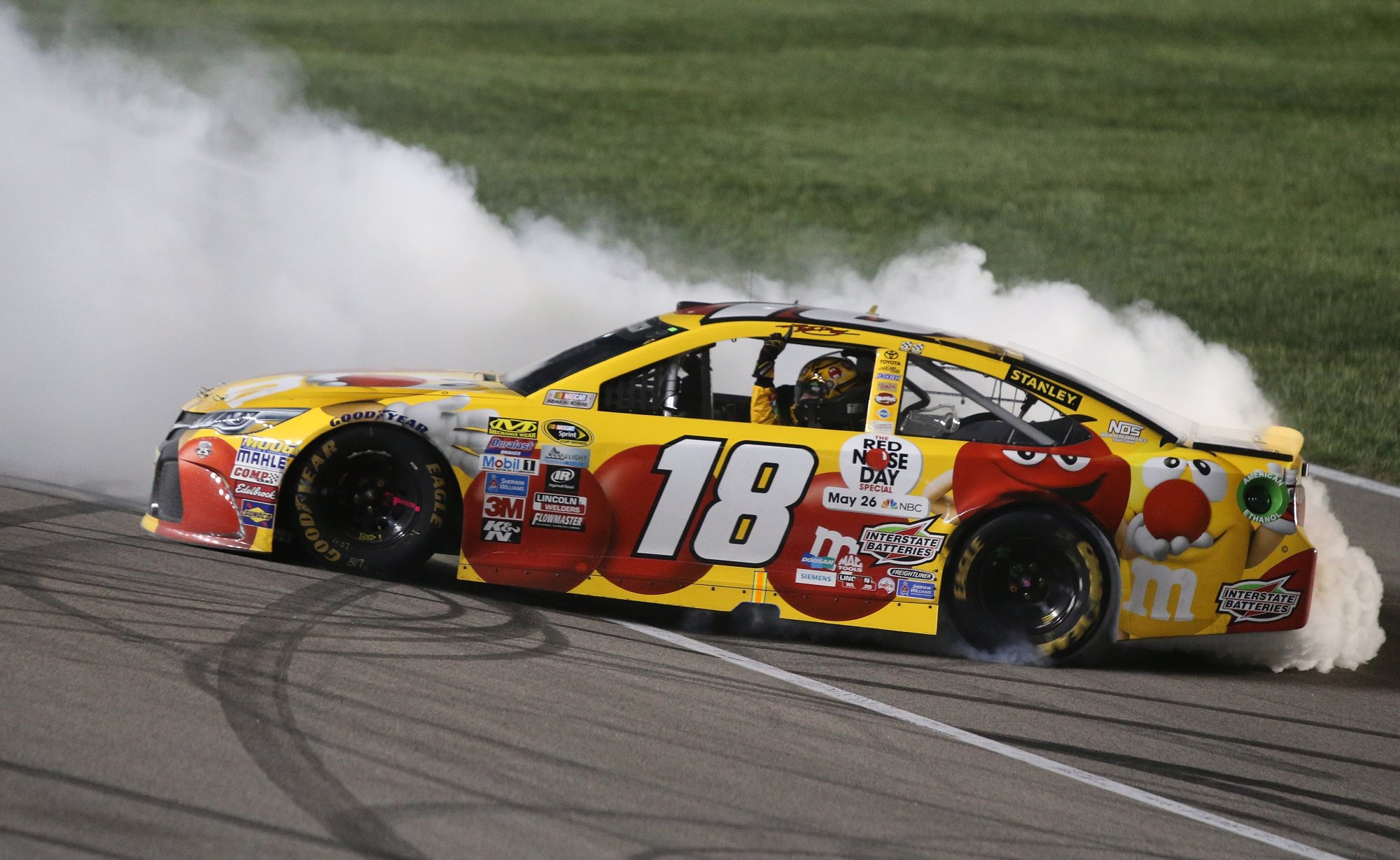 KS_NSCS_KyBusch_Burnout_050716