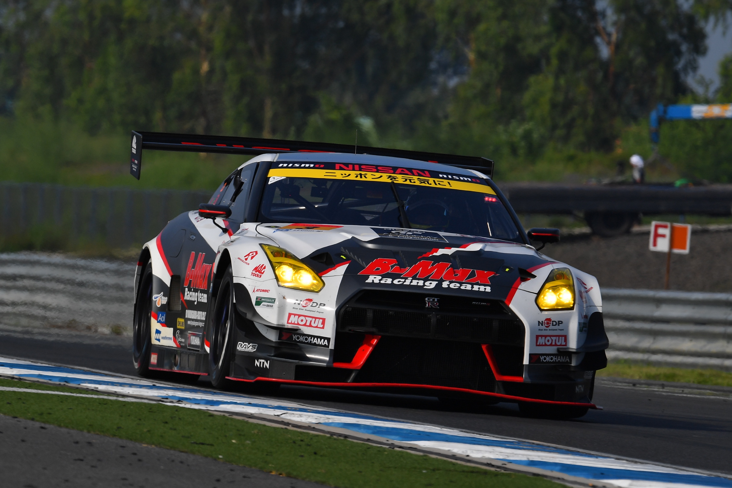 super-gt-2016-buriram-b-max-nddp-gt-r-gt3