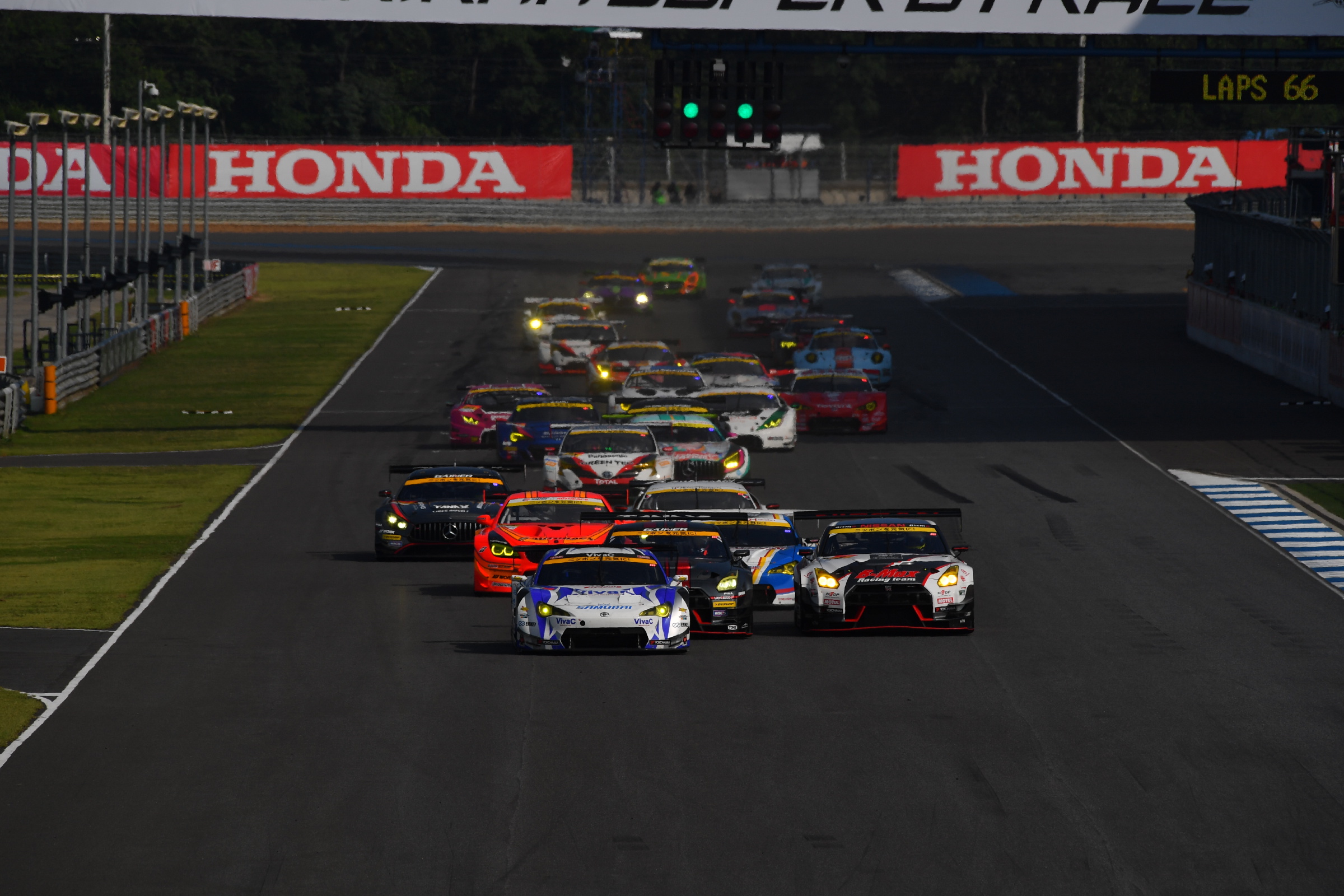super-gt-2016-buriram-gt300-start