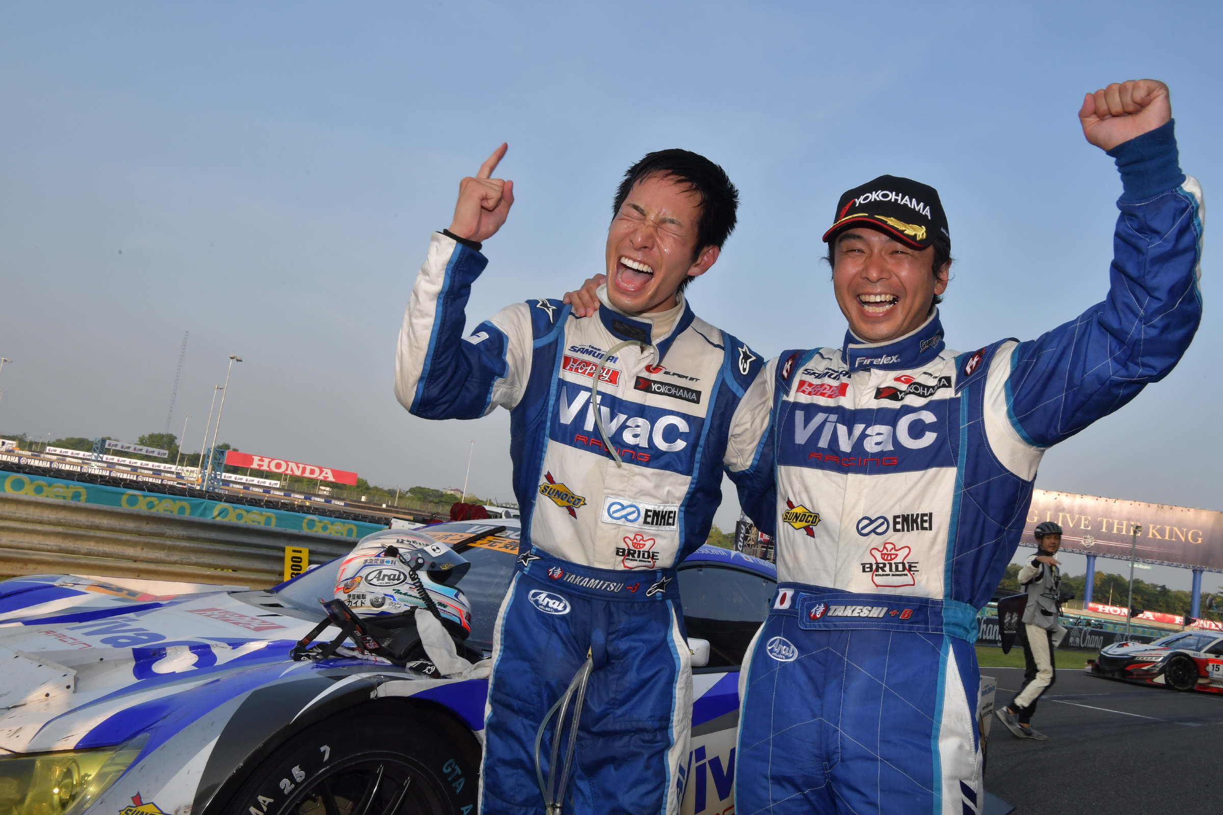super-gt-2016-buriram-gt300-winner-takeshi-tsuchiya-takamitsu-matsui