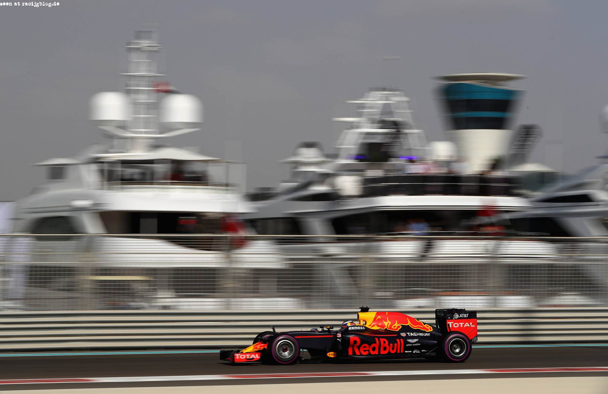 f1_abu_dhabi_race_2016_26