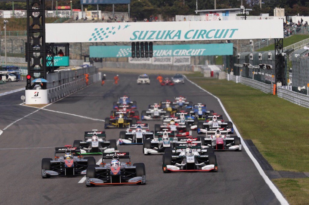 super-formula-suzuka-jaf-gp-2016-race-1-start