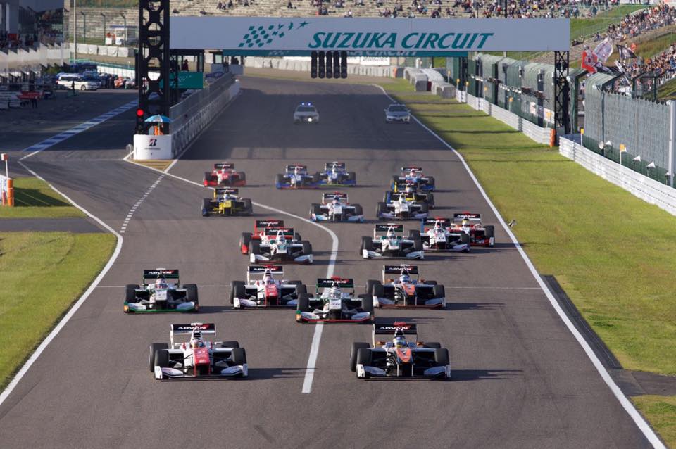super-formula-suzuka-jaf-gp-2016-race-2-start