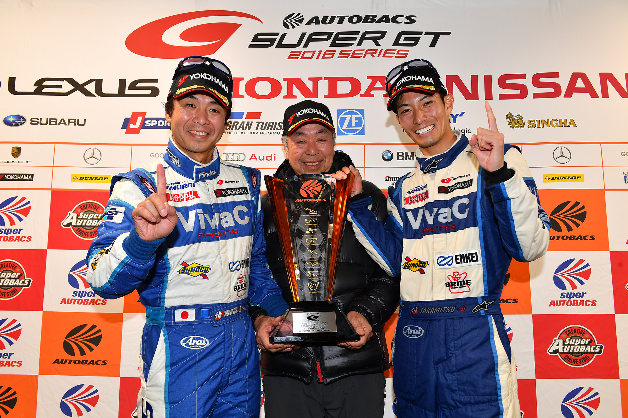 super-gt-motegi-2016-gt300-champions-takeshi-tsuchiya-takamitsu-matsui