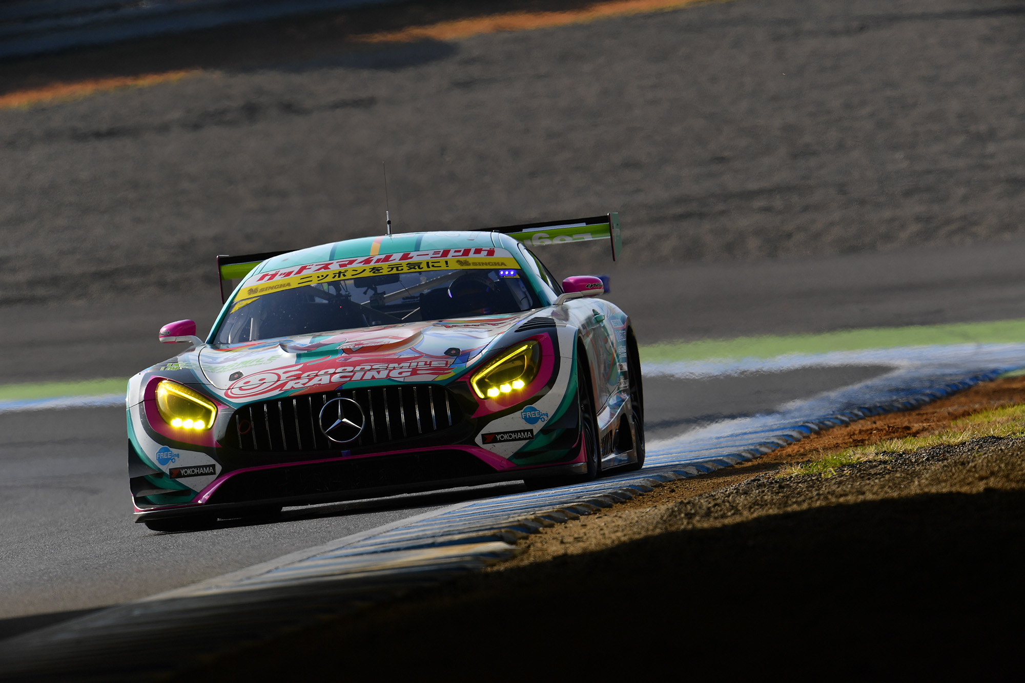 super-gt-motegi-2016-goodsmile-hatsune-miku-amg