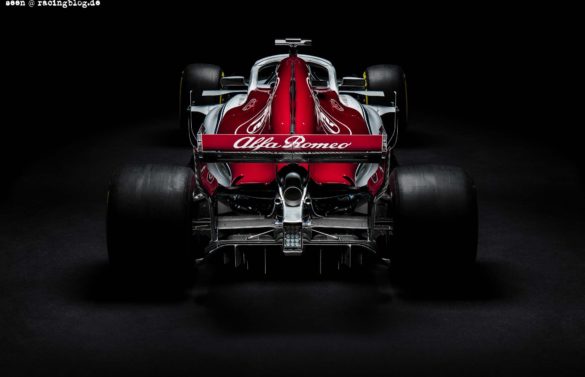 SauberAlfaRomeo_C37_03