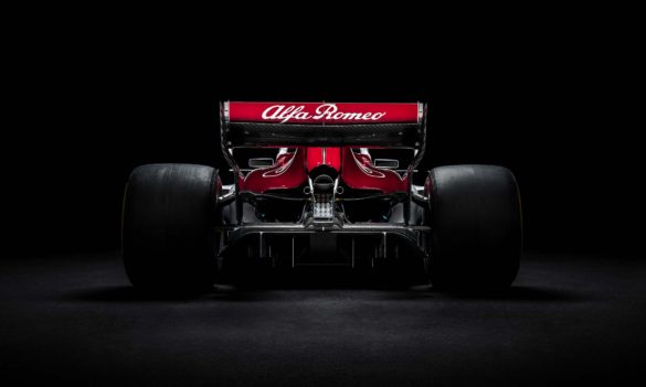 SauberAlfaRomeo_C37_04