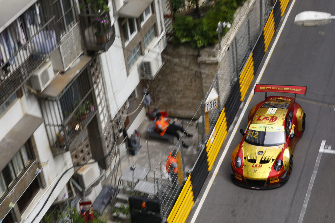 Porsche 911 GT3 R, Manthey-Racing (912), Earl Bamber (NZ)