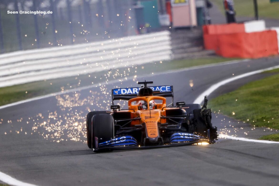 Carlos Sainz, McLaren MCL35, heads into the pits with a front puncture